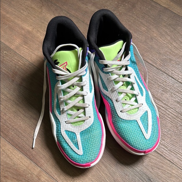 Jayson Tatum basketball shoes - Picture 1 of 3